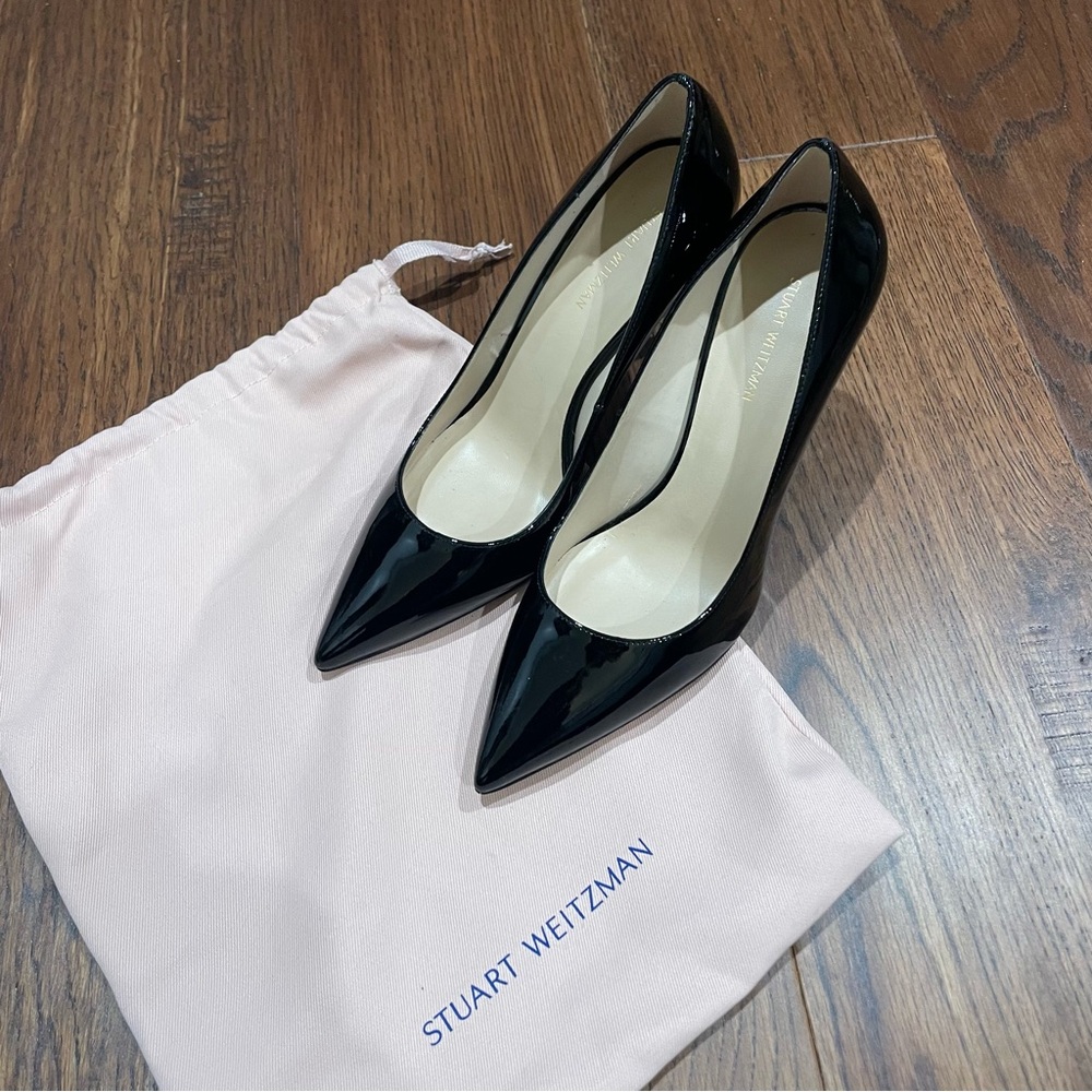 Stuart Weitzman Leigh 95 Black Patent Leather Pumps